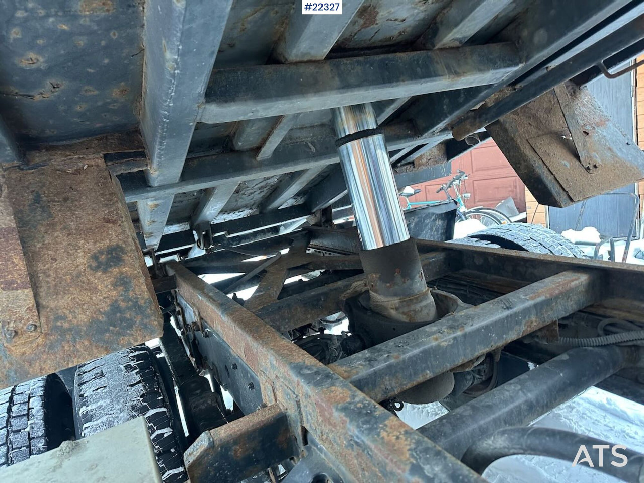 Crane truck MAN 14 224 LC kranbil m / 7 t/m kran og to sett dekk. Lav km stand. SE VIDEO: picture 23