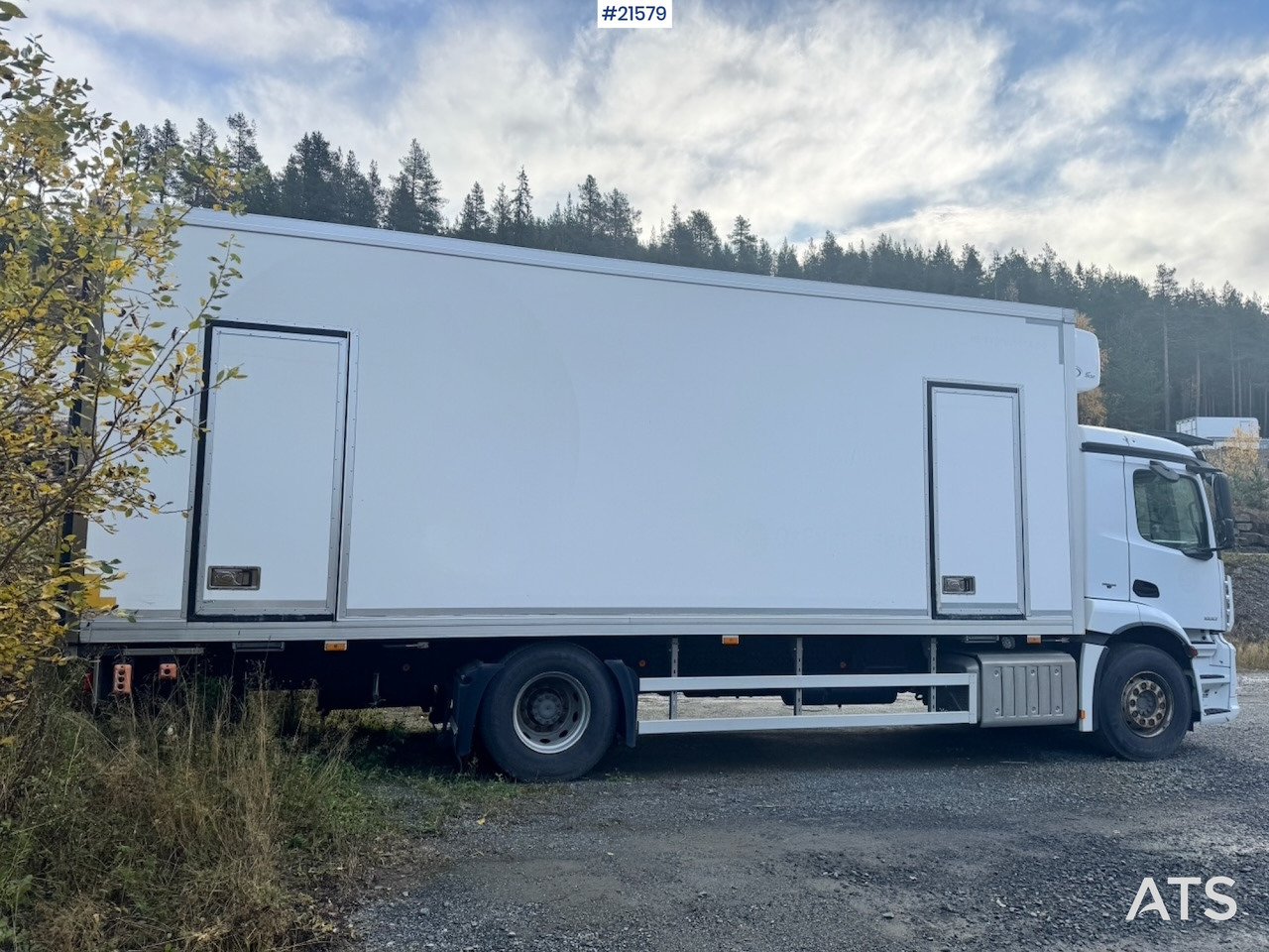 Mercedes-Benz Antos 1832 m/ Full sideåpning og Kjøl/frys. - Box truck: picture 4 Mercedes-Benz Antos 1832 m/ Full sideåpning og Kjøl/frys. - Box truck: picture 4