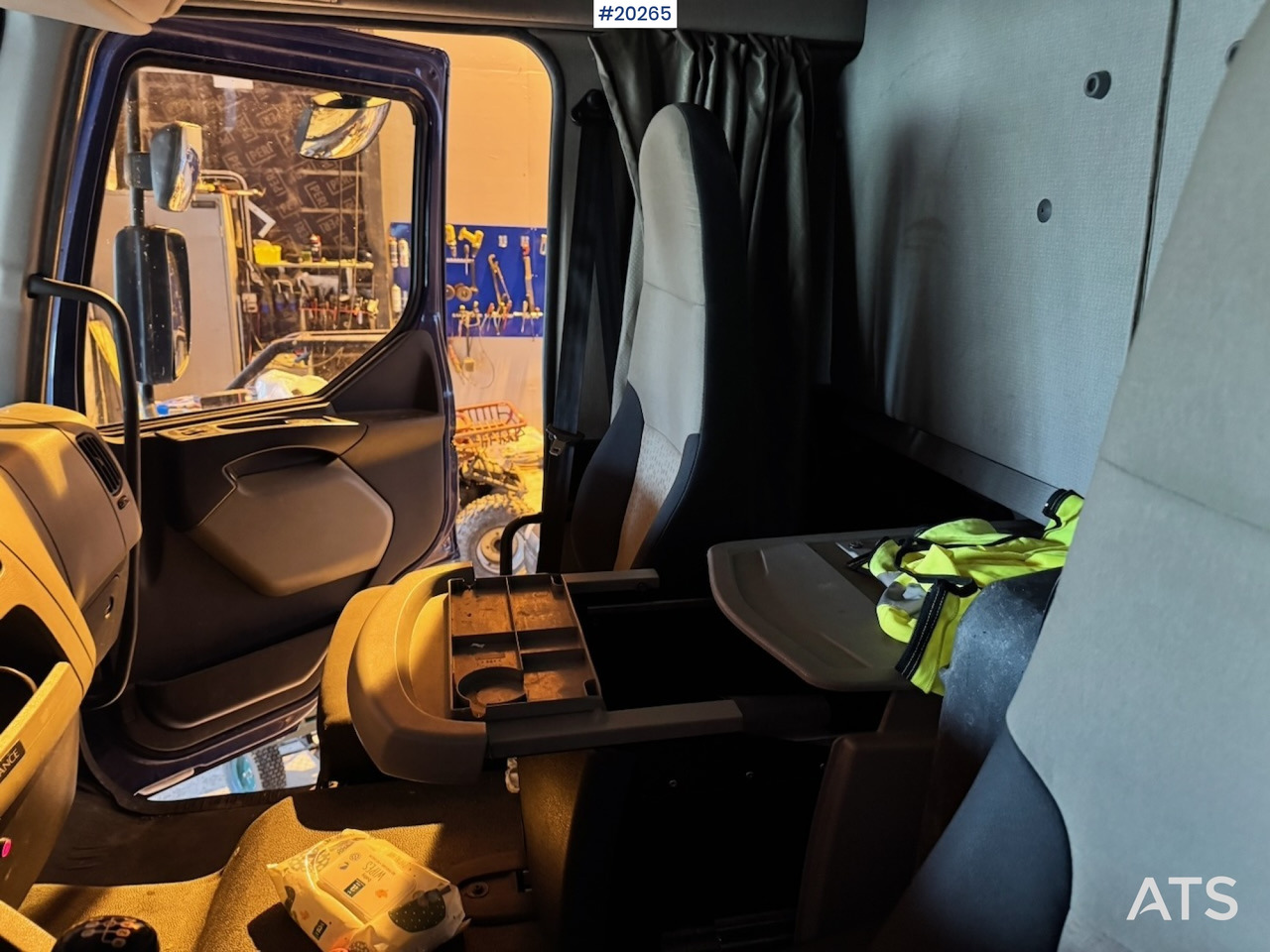 Box truck Renault midlum 220.08: picture 27 Box truck Renault midlum 220.08: picture 27