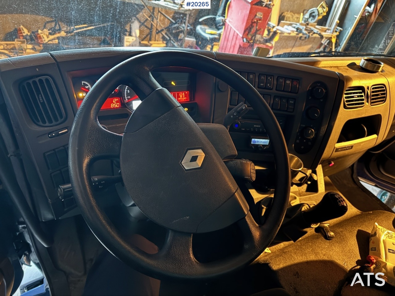 Box truck Renault midlum 220.08: picture 32 Box truck Renault midlum 220.08: picture 32