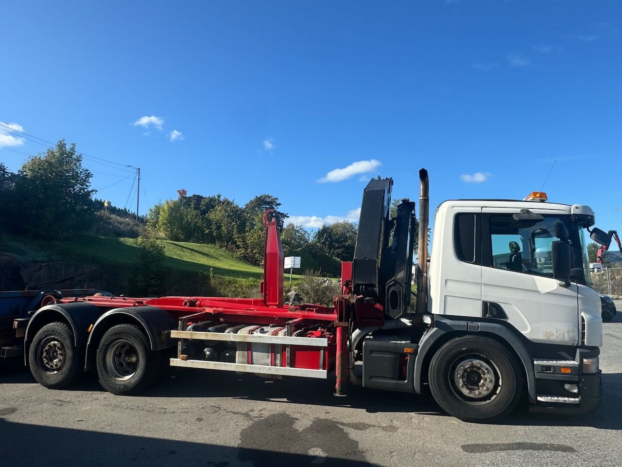 Scania P340 - Crane truck: picture 4 Scania P340 - Crane truck: picture 4