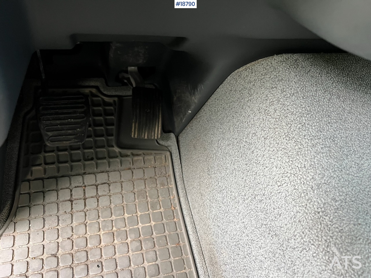 Tractor unit MAN TGL 8.240: picture 22