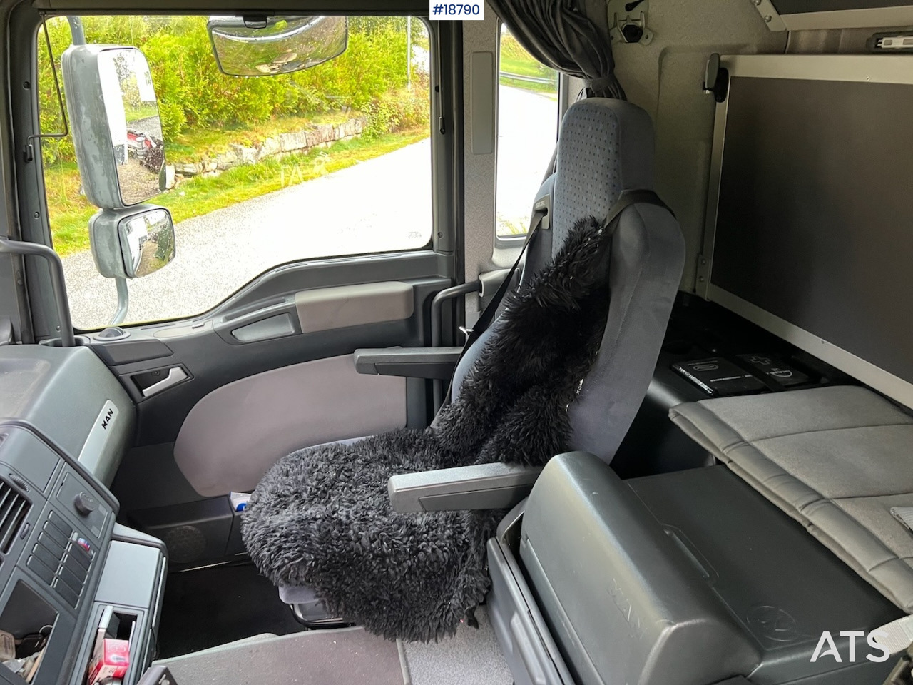 Tractor unit MAN TGL 8.240: picture 21