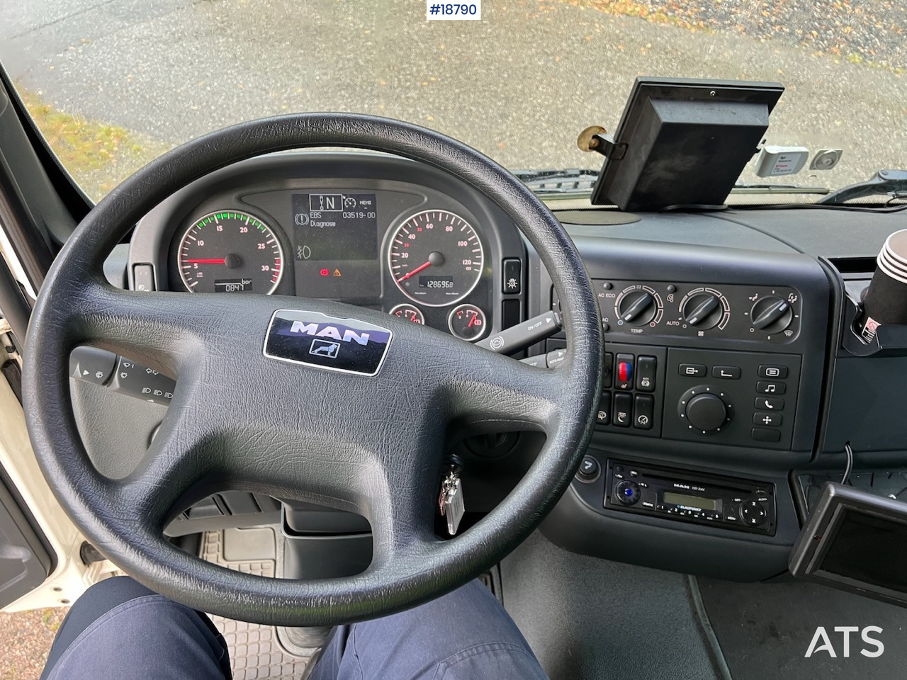 Interior photo 2: Tractor unit MAN TGL 8.240