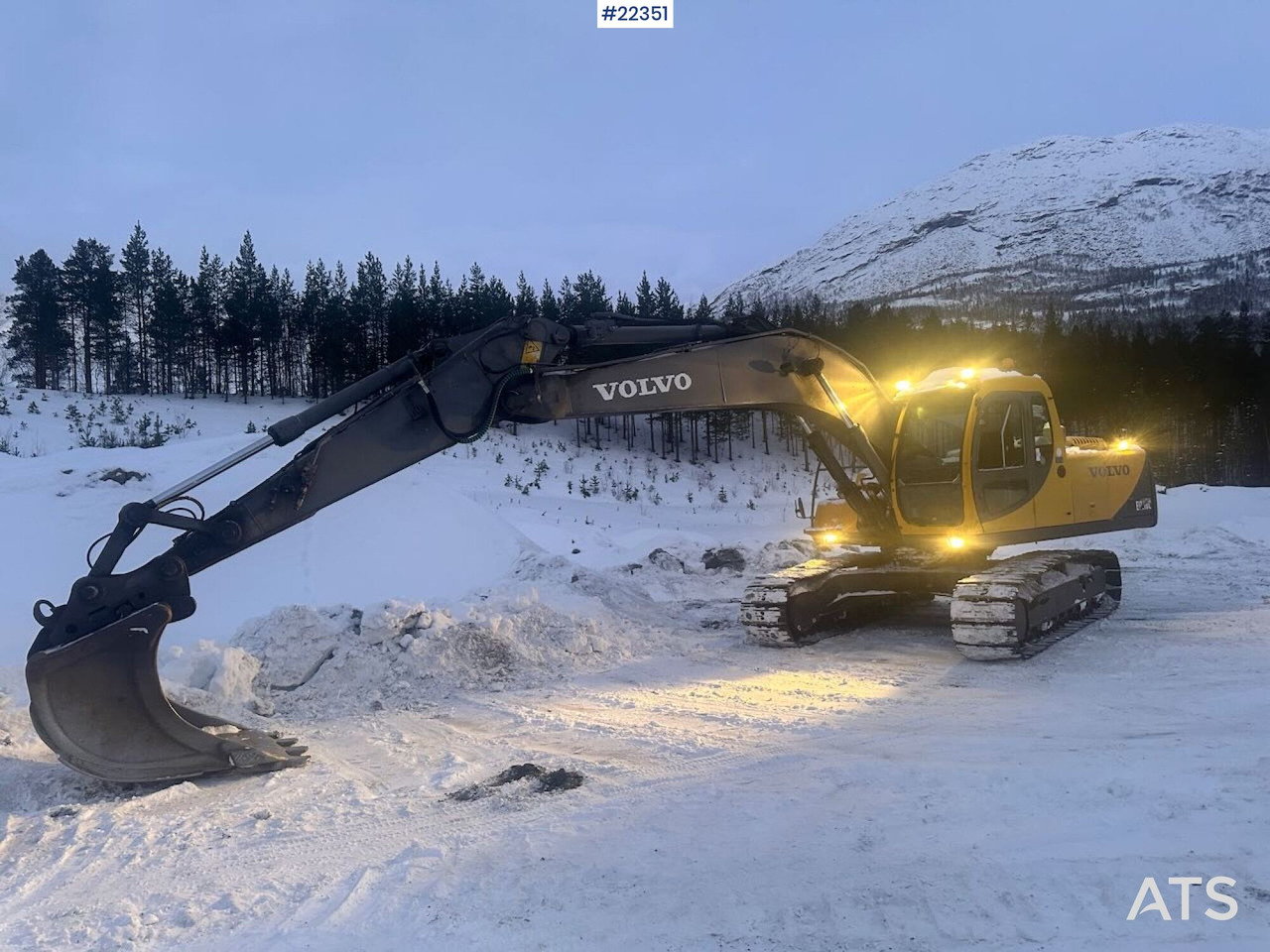 Volvo EC210LC gravemaskin m/ tannskuffe. SE VIDEO - Crawler excavator: picture 1 Volvo EC210LC gravemaskin m/ tannskuffe. SE VIDEO - Crawler excavator: picture 1
