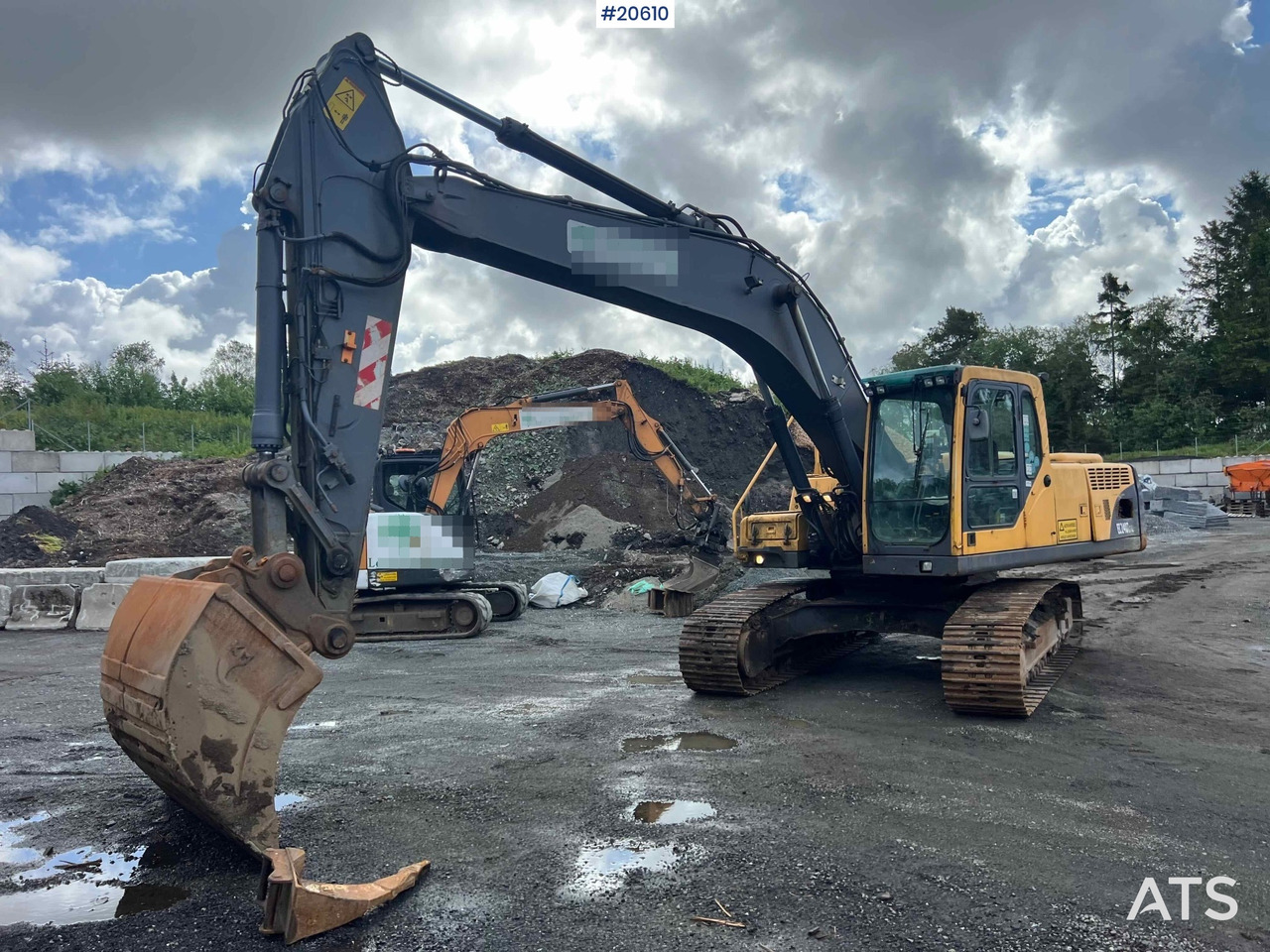 Volvo EC240B - Excavator: picture 1 Volvo EC240B - Excavator: picture 1