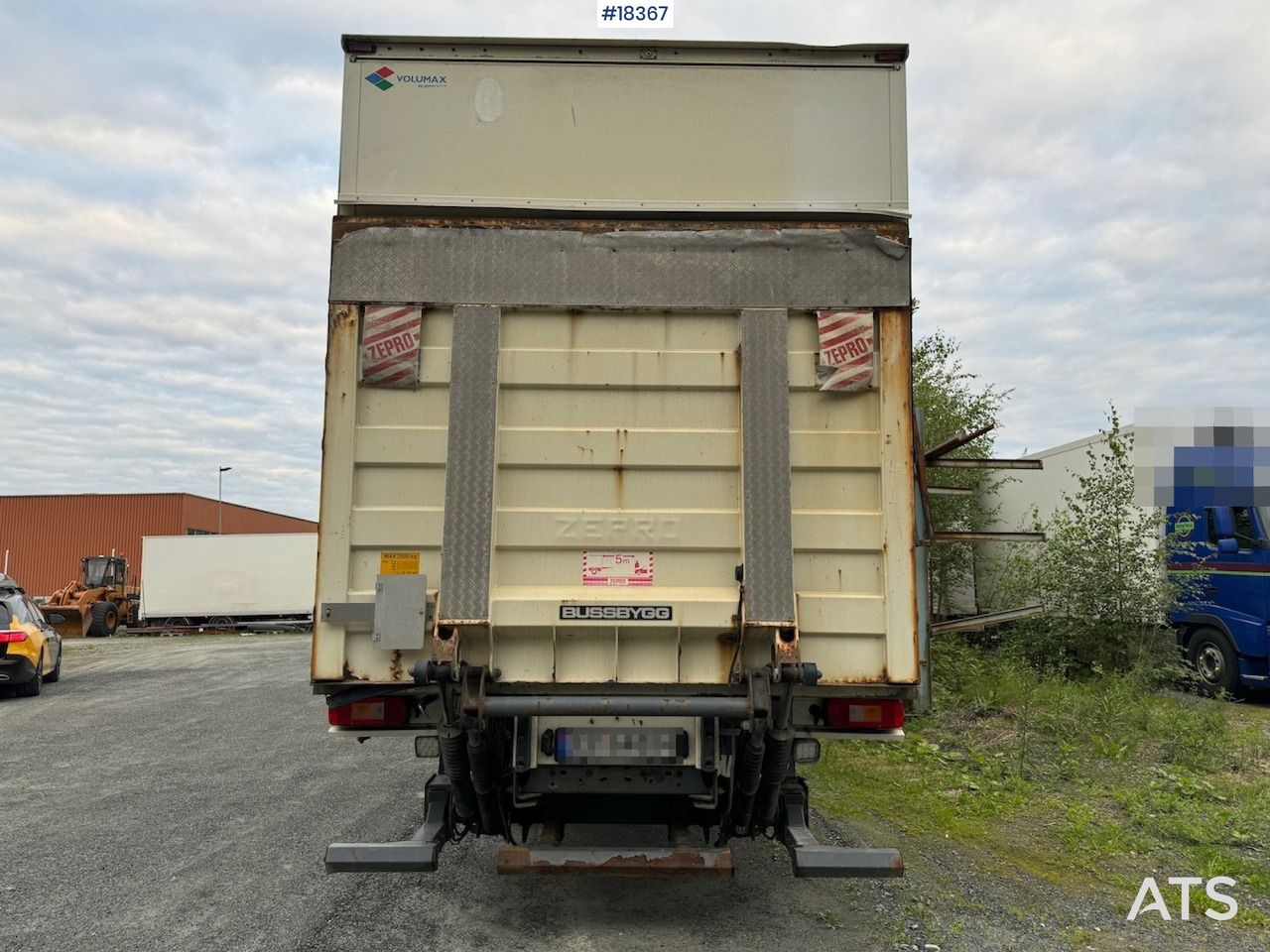 Volvo FM330 - Box truck: picture 4 Volvo FM330 - Box truck: picture 4