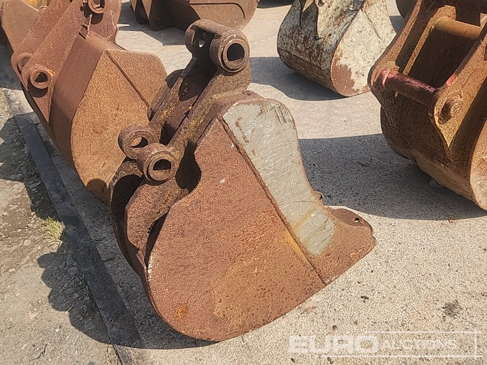 12" Digging Bucket to suit Backhoe - Bucket: picture 4 12" Digging Bucket to suit Backhoe - Bucket: picture 4