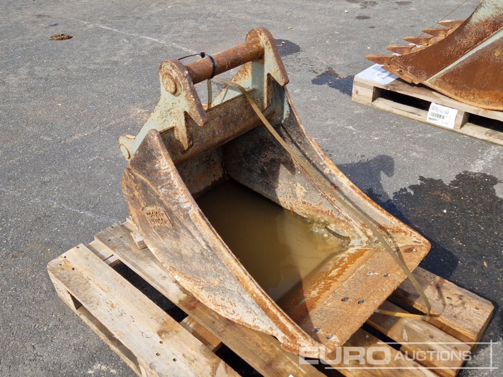 16" Digging Bucket to suit HS06 - Bucket: picture 4 16" Digging Bucket to suit HS06 - Bucket: picture 4