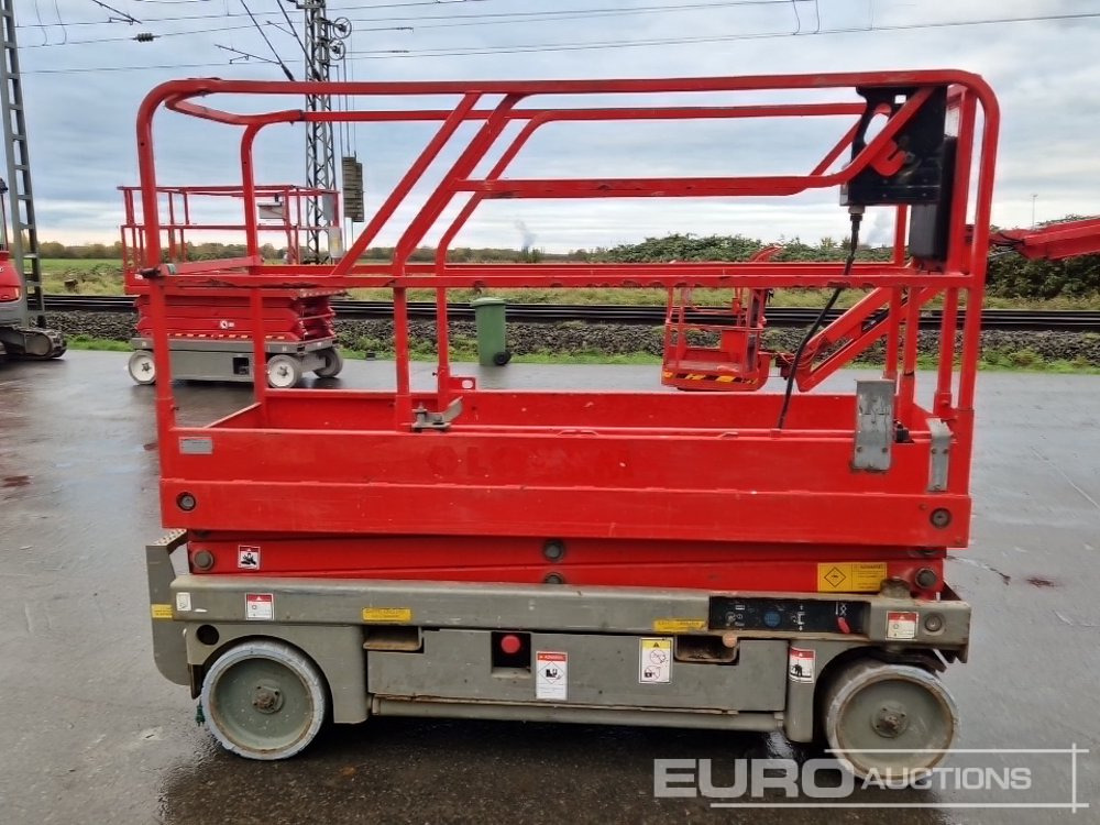 2014 Haulotte Compact 8 - Scissor lift: picture 2 2014 Haulotte Compact 8 - Scissor lift: picture 2