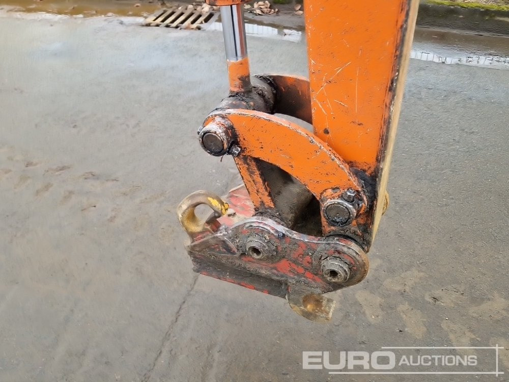 Mini excavator 2014 Hitachi ZX17U-2YLR: picture 16