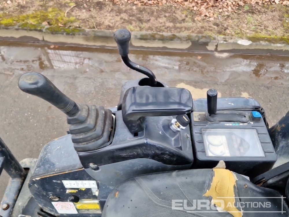 Mini excavator 2014 Hitachi ZX17U-2YLR: picture 27