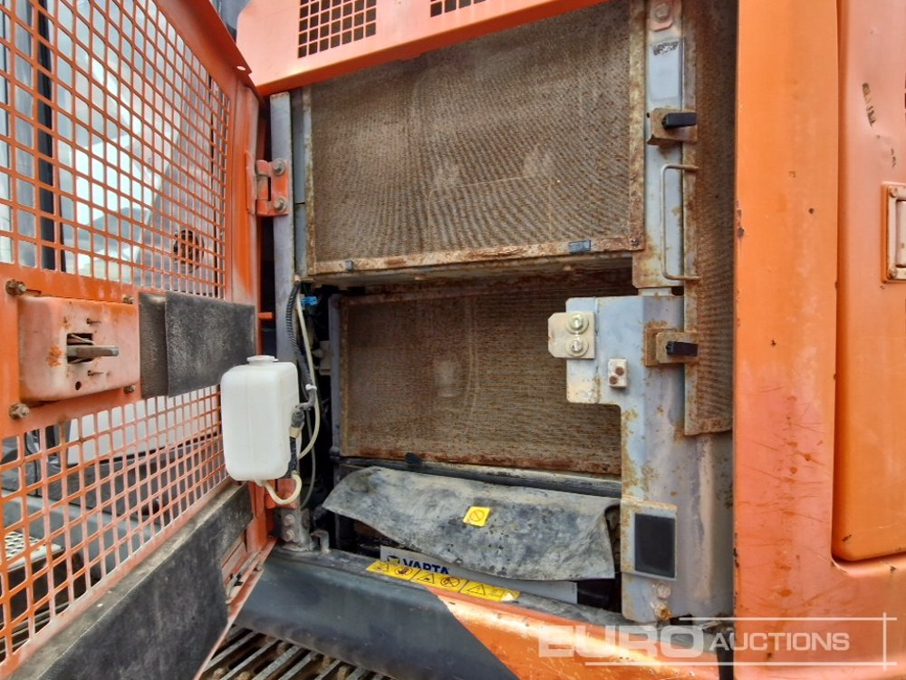 Crawler excavator 2015 Hitachi ZX225USLC-5B: picture 14