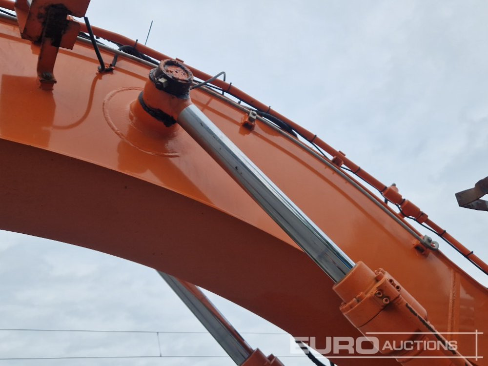 Crawler excavator 2015 Hitachi ZX225USLC-5B: picture 28