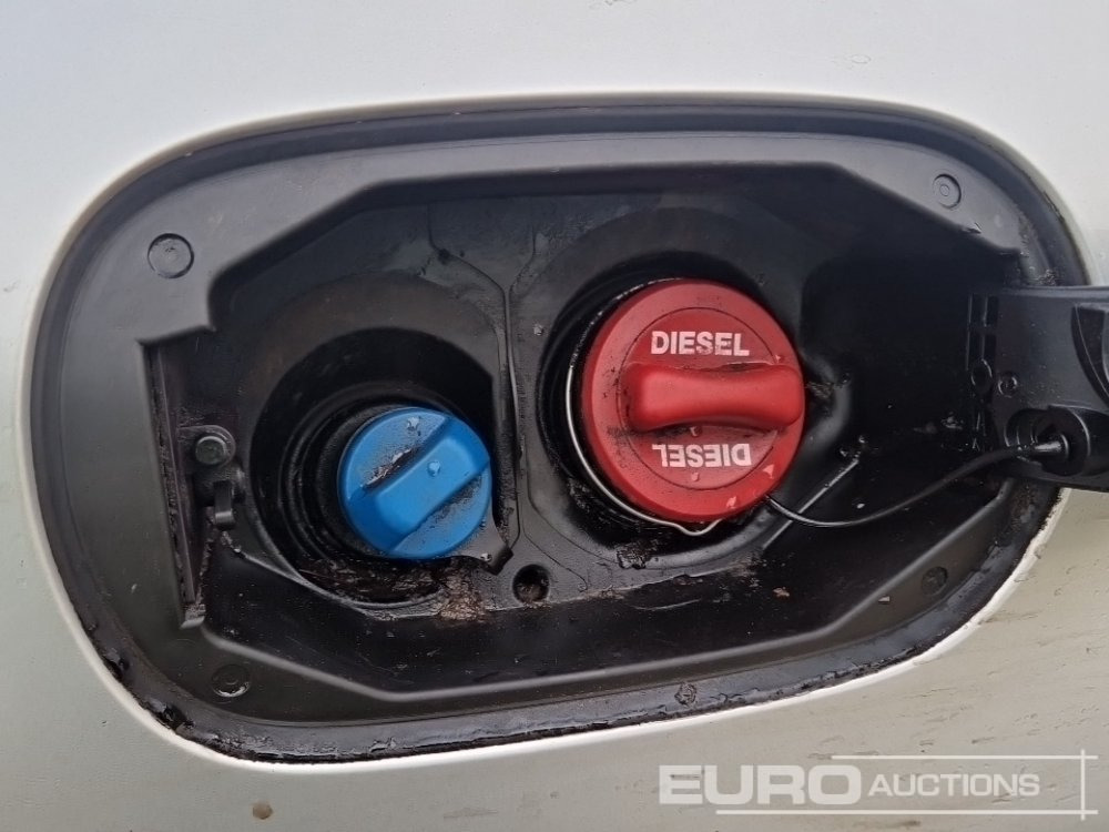 Car 2017 Mercedes Benz C220D: picture 17