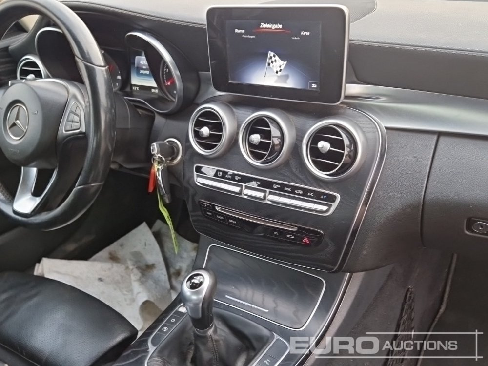Car 2017 Mercedes Benz C220D: picture 32