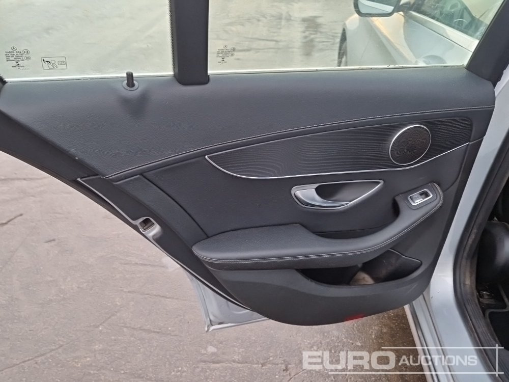 Car 2017 Mercedes Benz C220D: picture 23
