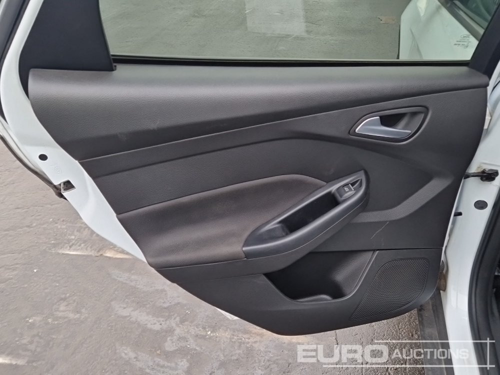 Car 2018 Ford Focus: picture 23