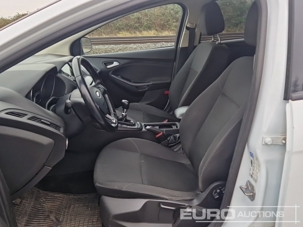 Car 2018 Ford Focus: picture 28