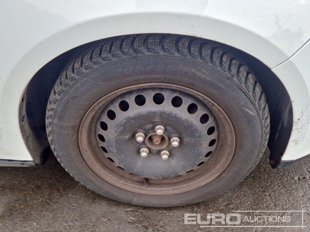 Car 2018 Ford Focus: picture 9