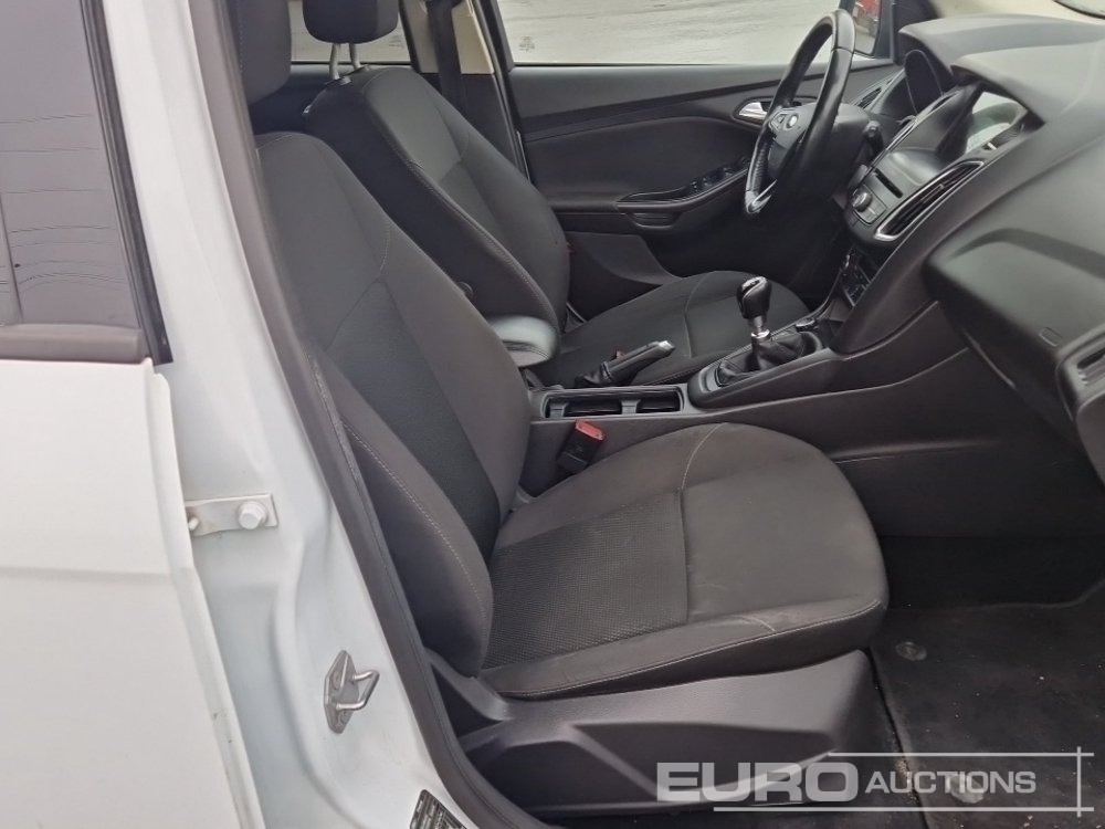 Car 2018 Ford Focus: picture 25