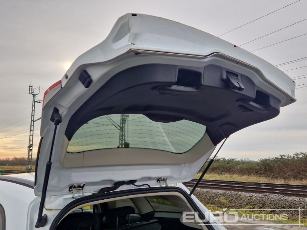 Car 2018 Ford Focus: picture 18