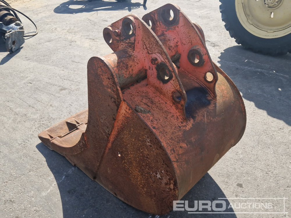 32" Digging Bucket to suit Atlas - Bucket: picture 2 32" Digging Bucket to suit Atlas - Bucket: picture 2