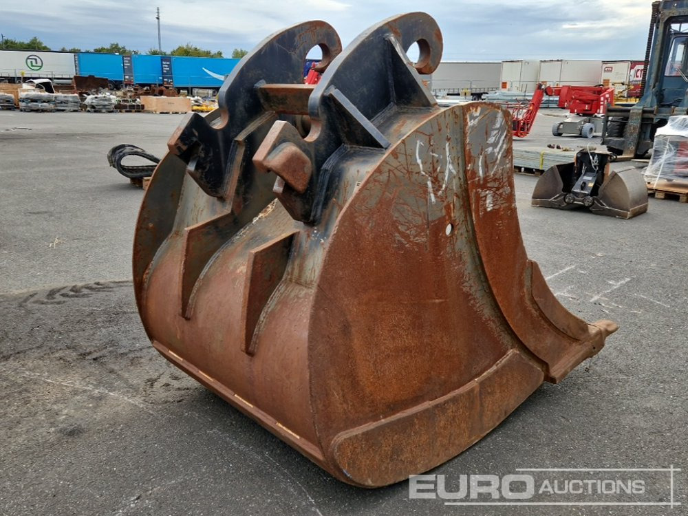 60" Digging Bucket to suit Volvo EC460 - Bucket: picture 3 60" Digging Bucket to suit Volvo EC460 - Bucket: picture 3
