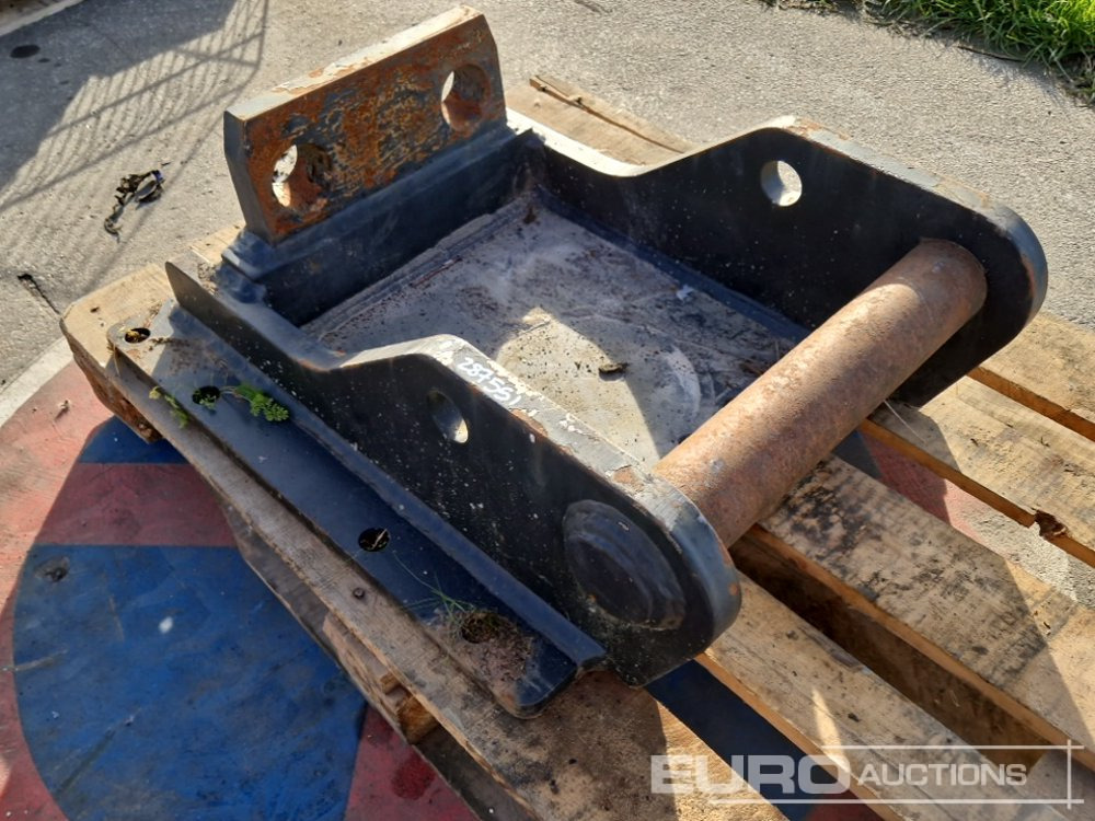 Adaptor Plate to suit 80mm Pin - Quick coupler: picture 2 Adaptor Plate to suit 80mm Pin - Quick coupler: picture 2