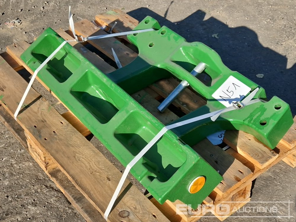 Unused Suitcase or BigPack Front Weight Carrier to suit John Deere 8R 230, 8R 250, 8R 280, 8R 310, 8R 340, 8R 370, 8R 410 (PartNo.R569418,R572164) - Agricultural machinery: picture 3 Unused Suitcase or BigPack Front Weight Carrier to suit John Deere 8R 230, 8R 250, 8R 280, 8R 310, 8R 340, 8R 370, 8R 410 (PartNo.R569418,R572164) - Agricultural machinery: picture 3