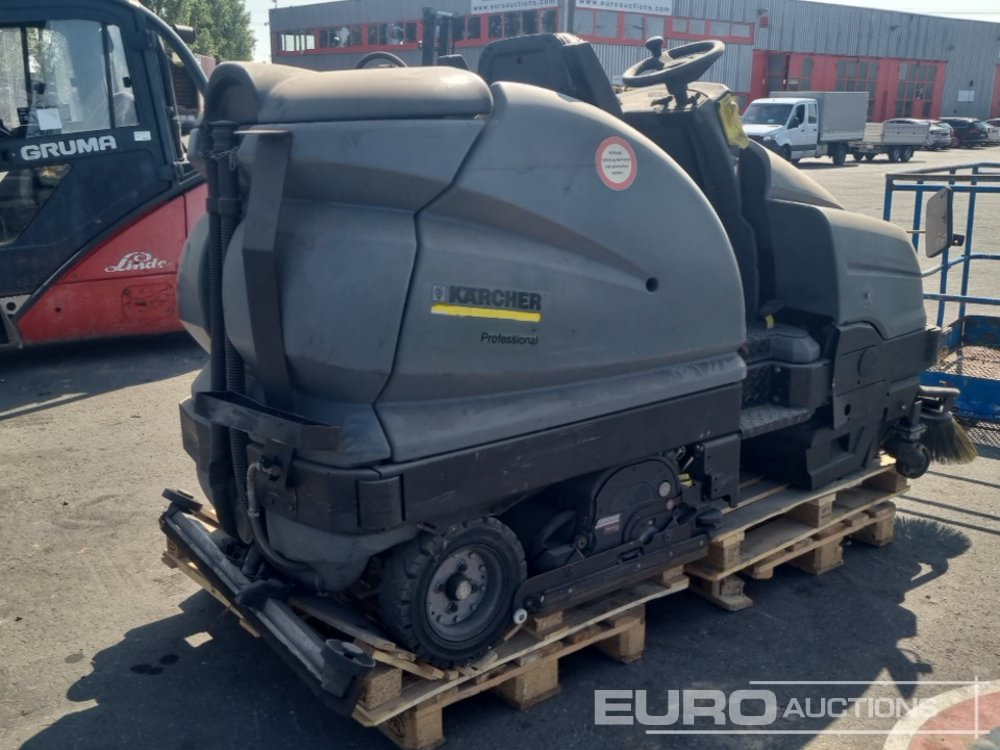 Kärcher R100 Ride on Swerper - Industrial sweeper: picture 4 Kärcher R100 Ride on Swerper - Industrial sweeper: picture 4