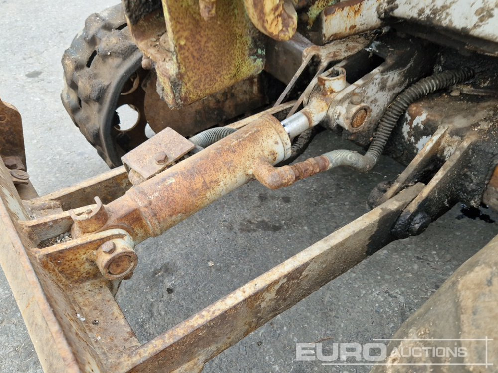 Mini excavator Kobelco Rubber Tracks, Blade, Offset: picture 20