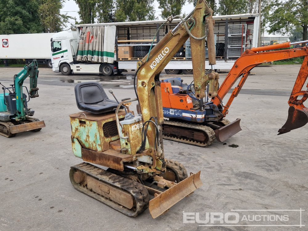 Mini excavator Kobelco Rubber Tracks, Blade, Offset: picture 6