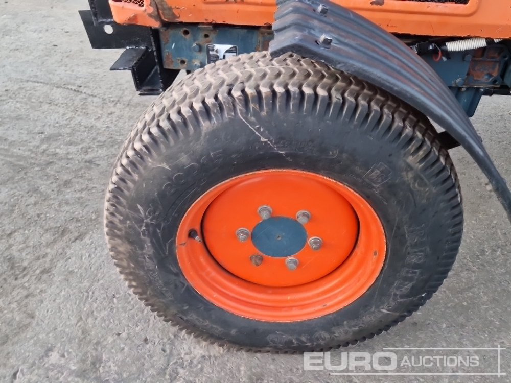 Compact tractor Kubota L3250D: picture 9