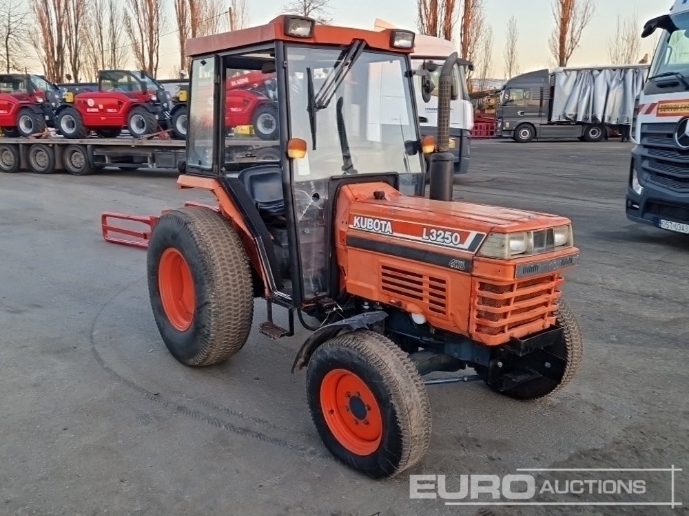 Compact tractor Kubota L3250D: picture 7