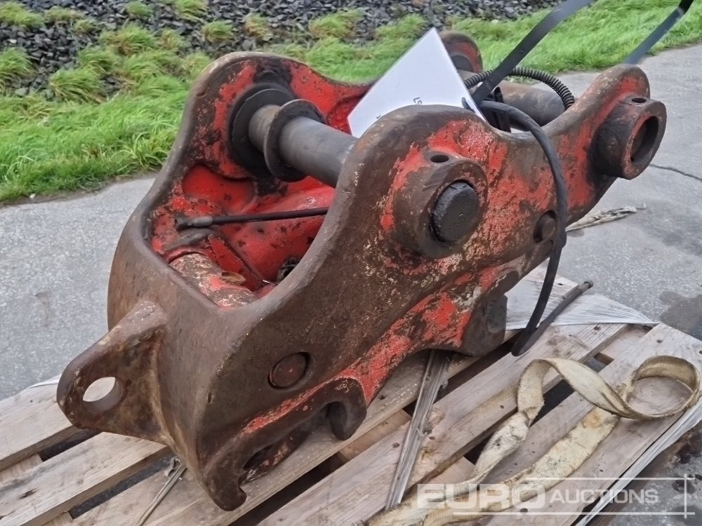 Miller Quick Hitch to suit 80mm Pin - Quick coupler: picture 1 Miller Quick Hitch to suit 80mm Pin - Quick coupler: picture 1