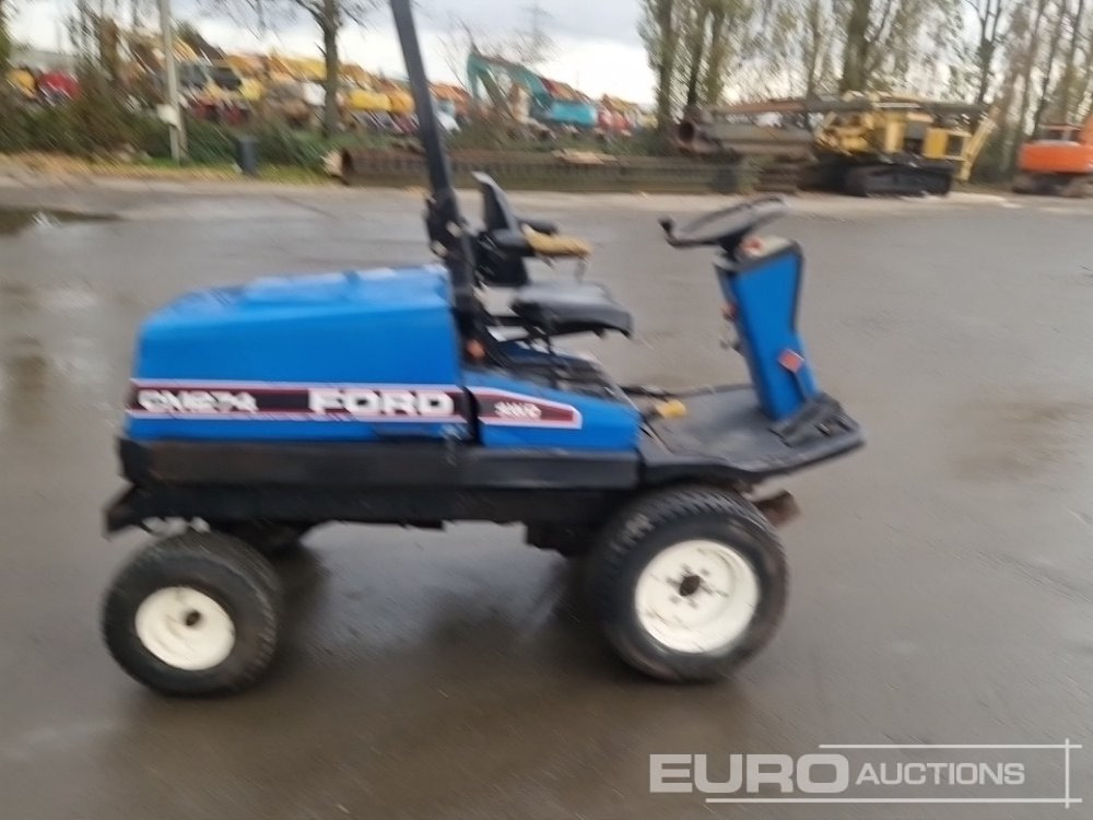 New Holland TM274 4WD Ride on Lawnmower, Roll Bar - Garden mower: picture 5 New Holland TM274 4WD Ride on Lawnmower, Roll Bar - Garden mower: picture 5