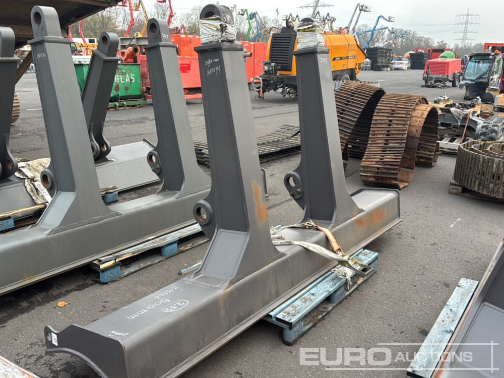 Dozer Blade to suit Volvo ECR235E - Spare parts for Excavator: picture 1 Dozer Blade to suit Volvo ECR235E - Spare parts for Excavator: picture 1