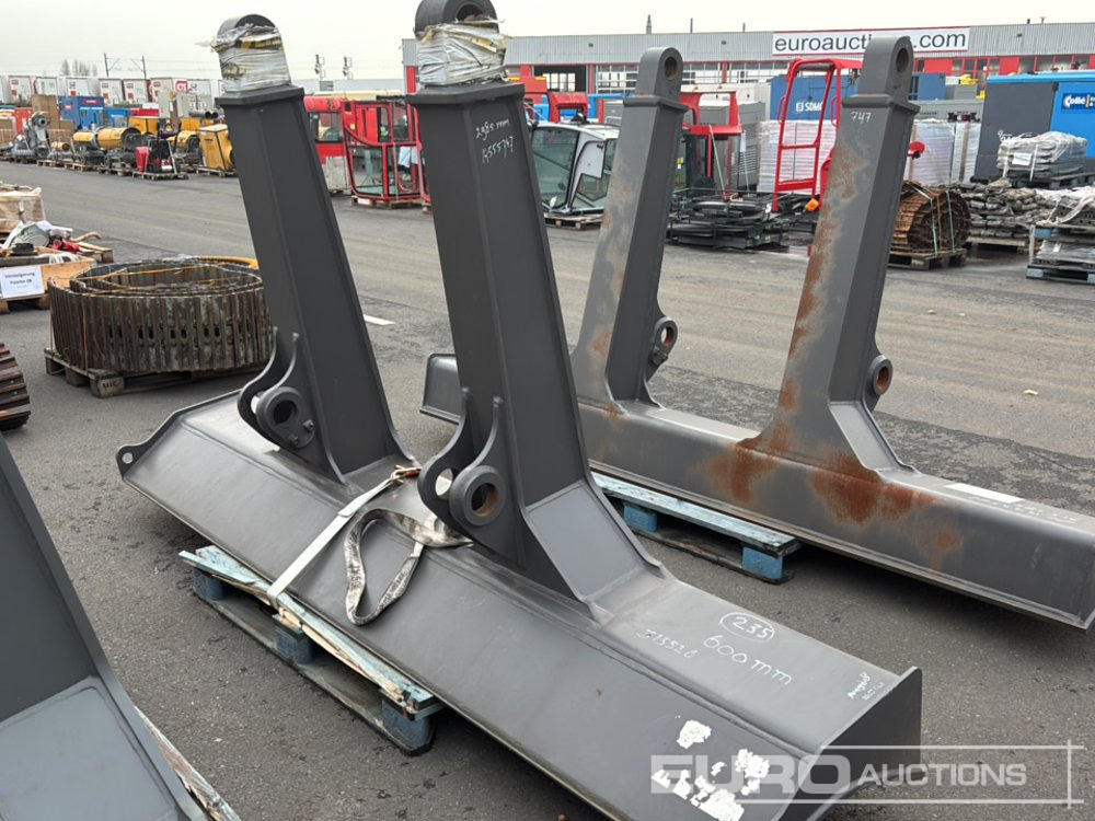 Dozer Blade to suit Volvo ECR235E - Spare parts for Excavator: picture 4 Dozer Blade to suit Volvo ECR235E - Spare parts for Excavator: picture 4