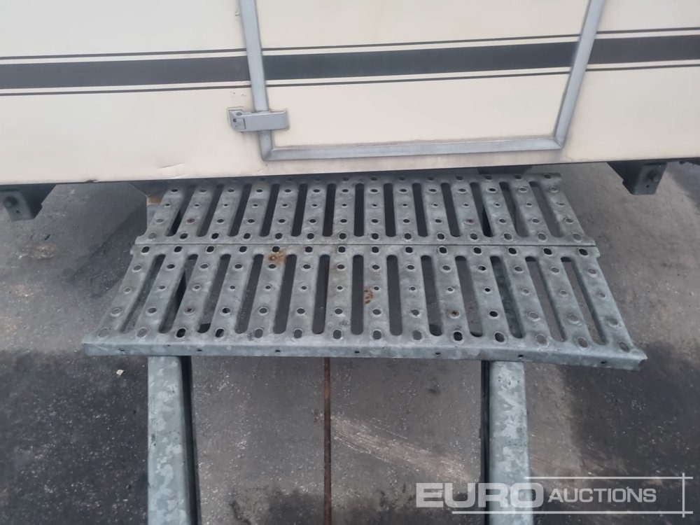 Closed box trailer Twin Axle Market Trailer (No Registration Documents Available): picture 14