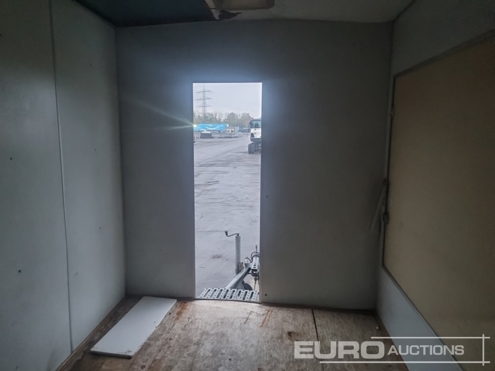 Closed box trailer Twin Axle Market Trailer (No Registration Documents Available): picture 16