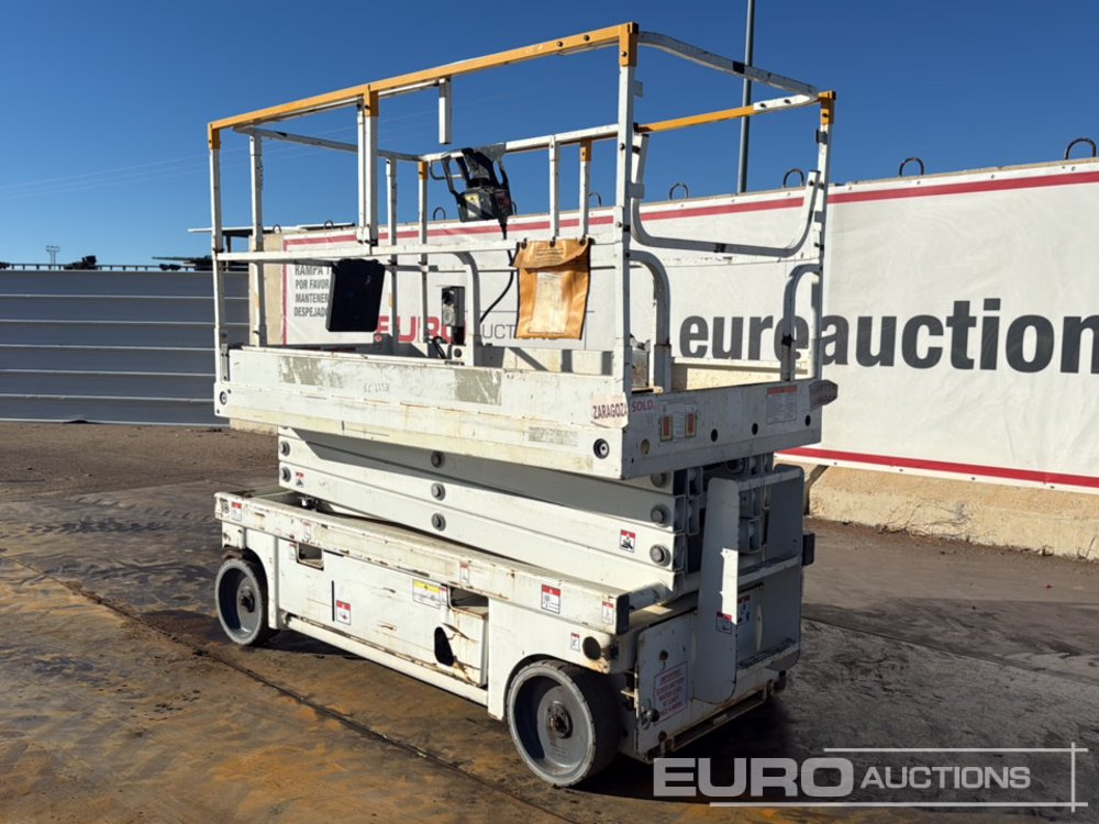2014 Haulotte Compact 10 - Scissor lift: picture 3 2014 Haulotte Compact 10 - Scissor lift: picture 3