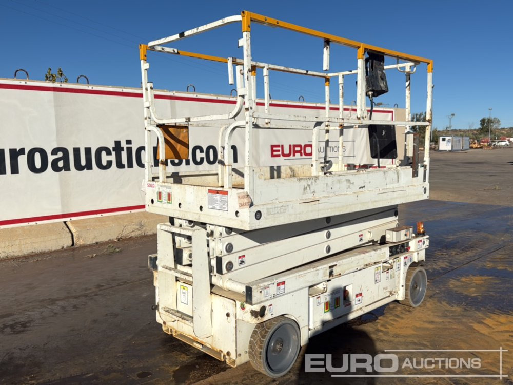 2014 Haulotte Compact 10 - Scissor lift: picture 5 2014 Haulotte Compact 10 - Scissor lift: picture 5