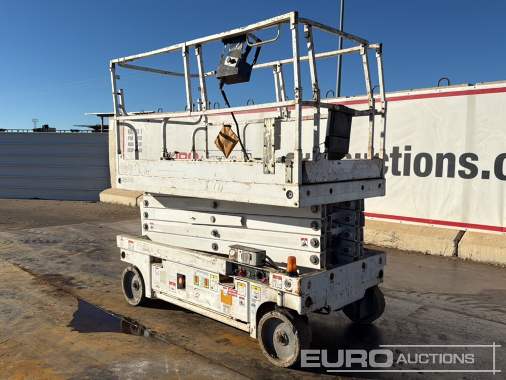 2014 Haulotte Compact 12 - Scissor lift: picture 3 2014 Haulotte Compact 12 - Scissor lift: picture 3