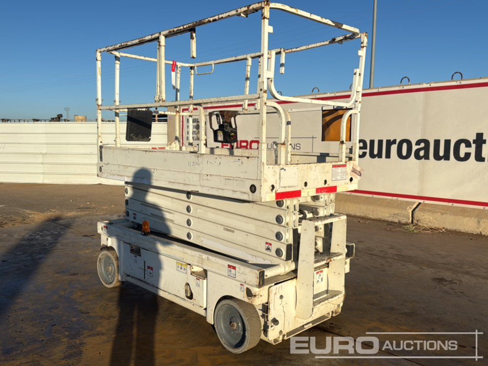 2014 Haulotte Compact 12 - Scissor lift: picture 3 2014 Haulotte Compact 12 - Scissor lift: picture 3