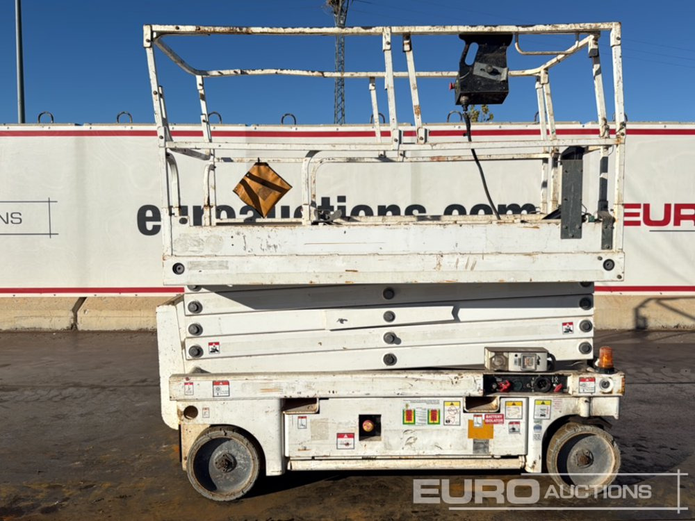 2014 Haulotte Compact 12 - Scissor lift: picture 2 2014 Haulotte Compact 12 - Scissor lift: picture 2