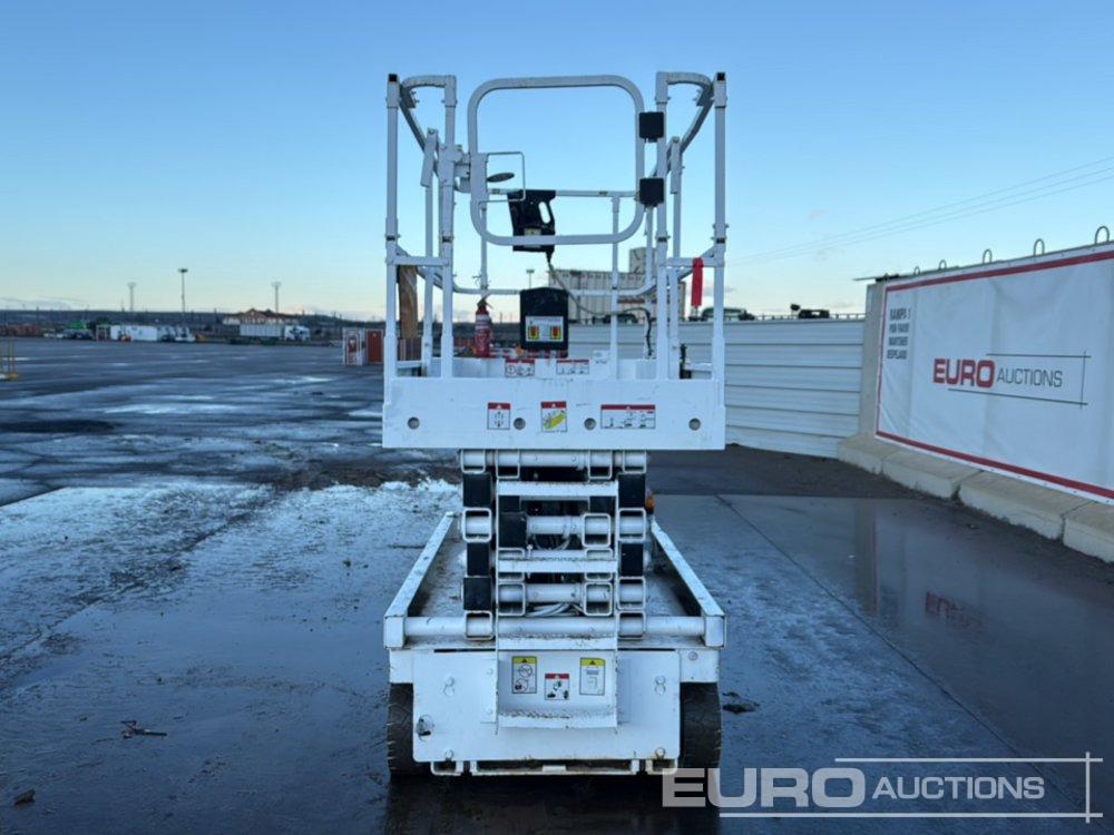 2015 Haulotte Compact 14 - Aerial platform: picture 4 2015 Haulotte Compact 14 - Aerial platform: picture 4