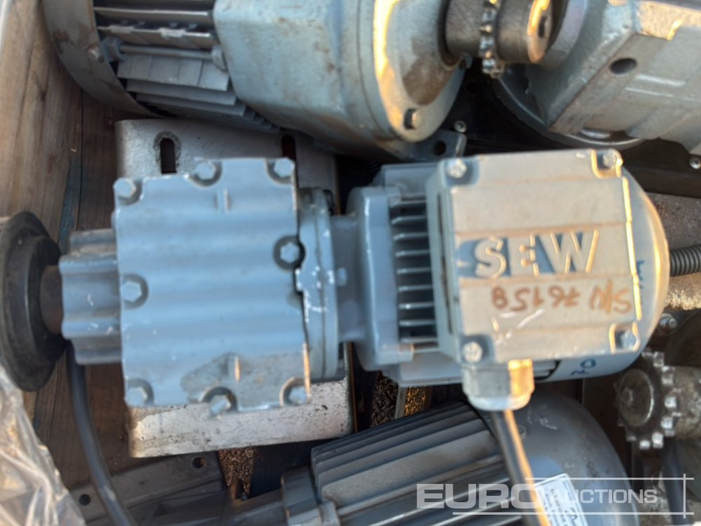 Pallet of Electric Gear Motor (10 of) - Construction equipment: picture 5 Pallet of Electric Gear Motor (10 of) - Construction equipment: picture 5