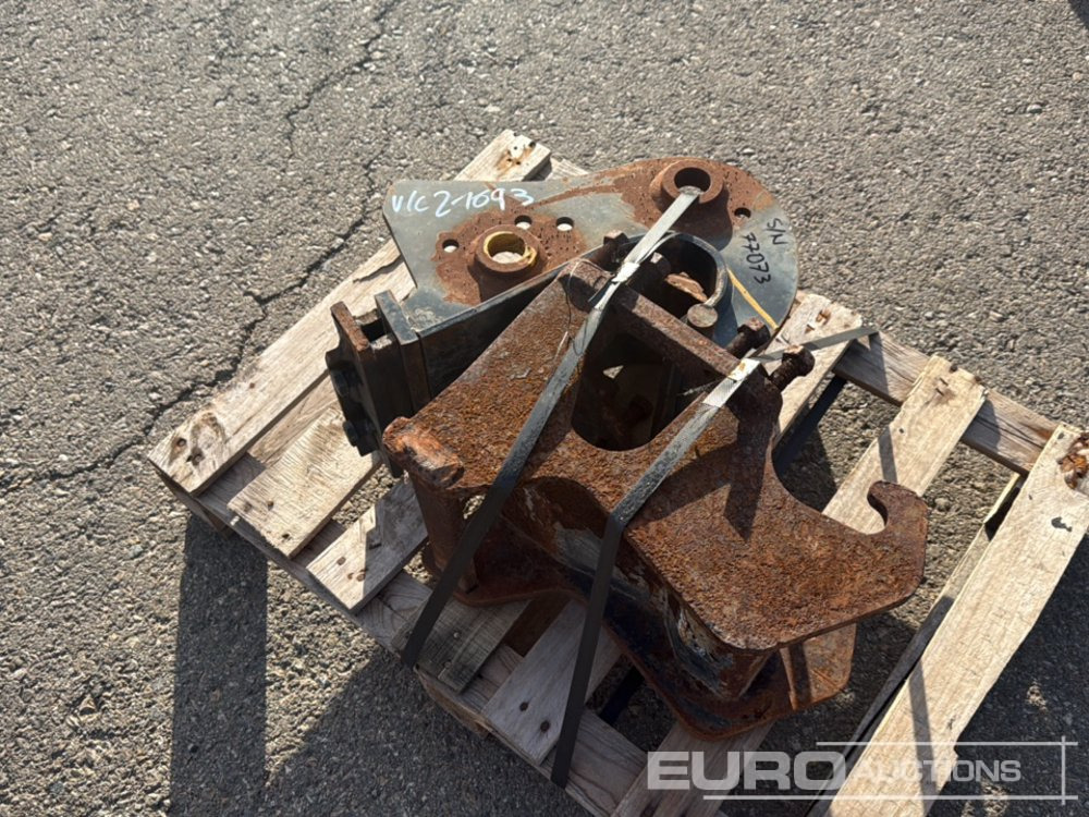 Pallet of Quick Hitches (2 of) - Quick coupler: picture 2 Pallet of Quick Hitches (2 of) - Quick coupler: picture 2