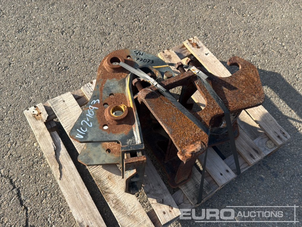 Pallet of Quick Hitches (2 of) - Quick coupler: picture 1 Pallet of Quick Hitches (2 of) - Quick coupler: picture 1